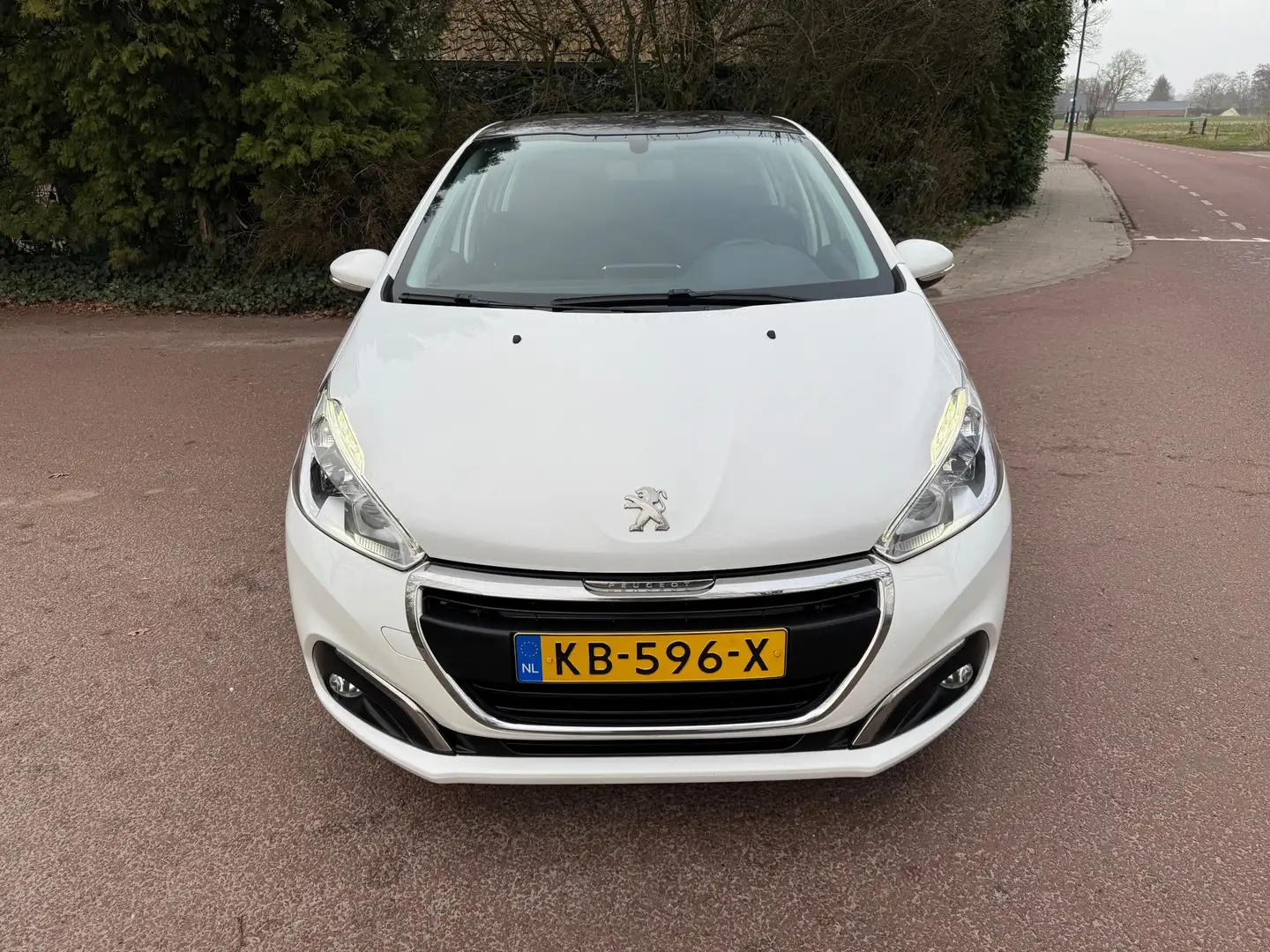 Peugeot 208 1.2 PureTech Blue Lion / Navi / Airco / NAP / PDC Weiß - 2