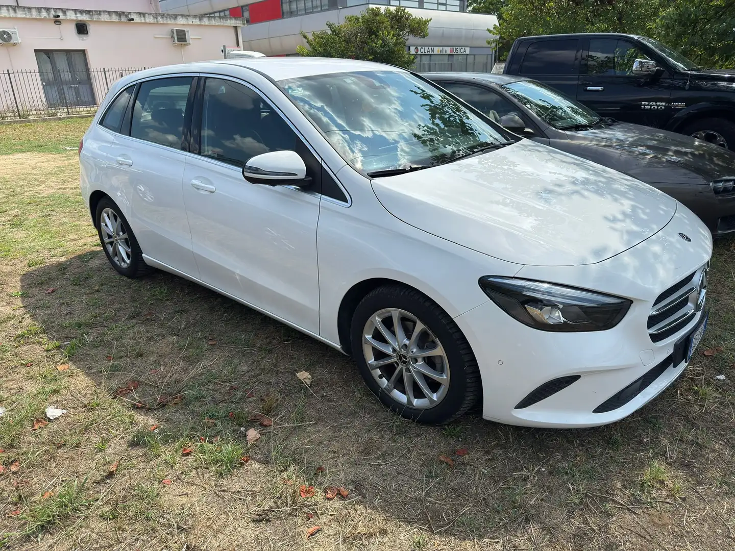 Mercedes-Benz B 180 B 180 d Premium auto White - 1