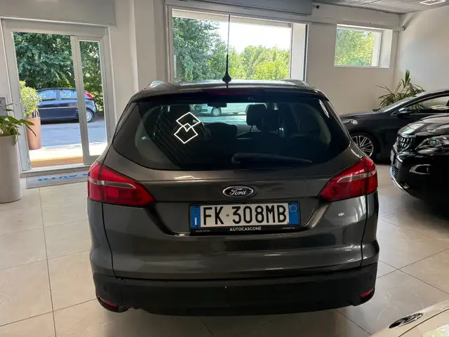 Ford Focus view 4