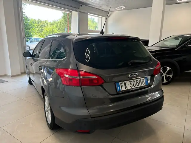 Ford Focus view 5