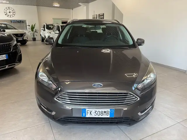 Ford Focus view 2