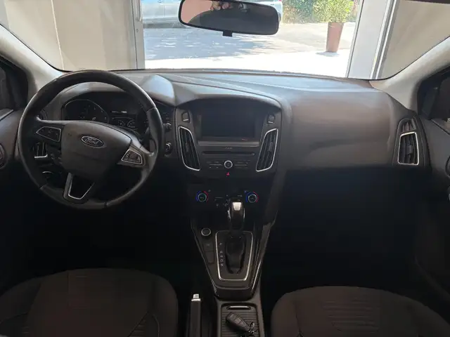 Ford Focus view 8