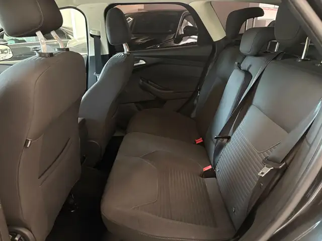 Ford Focus view 7