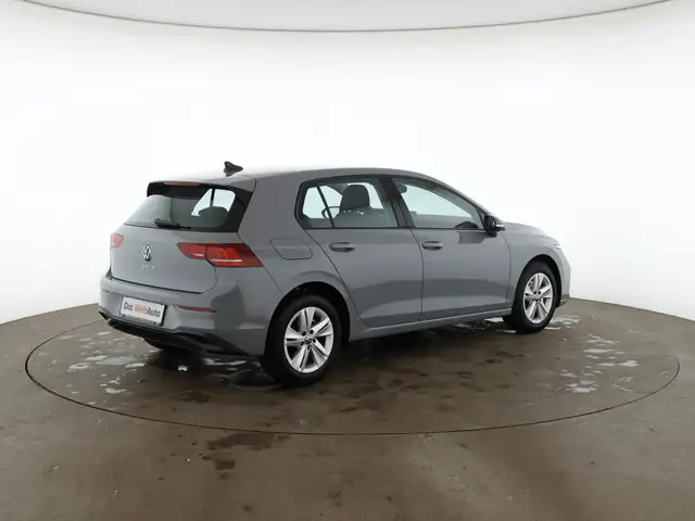 Volkswagen Golf view 4