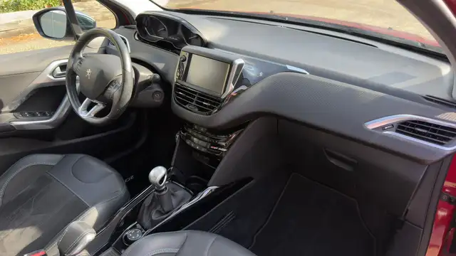Peugeot 2008 view 10