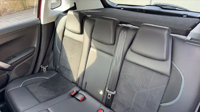 Peugeot 2008 view 9