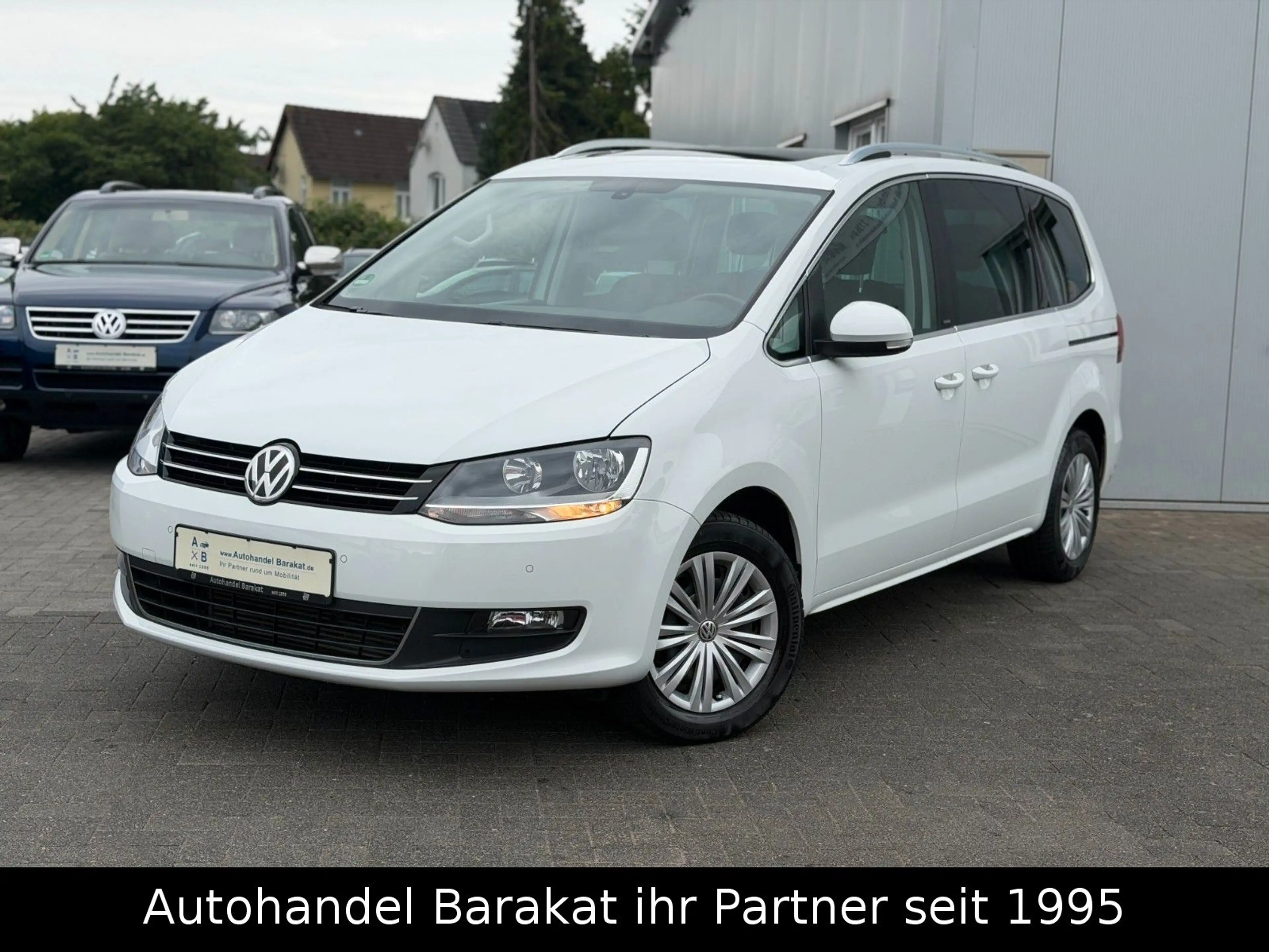 Volkswagen Sharan 2.0 TSI Allstar DSG PANO NAV SHZ ACC AHK — photo 3