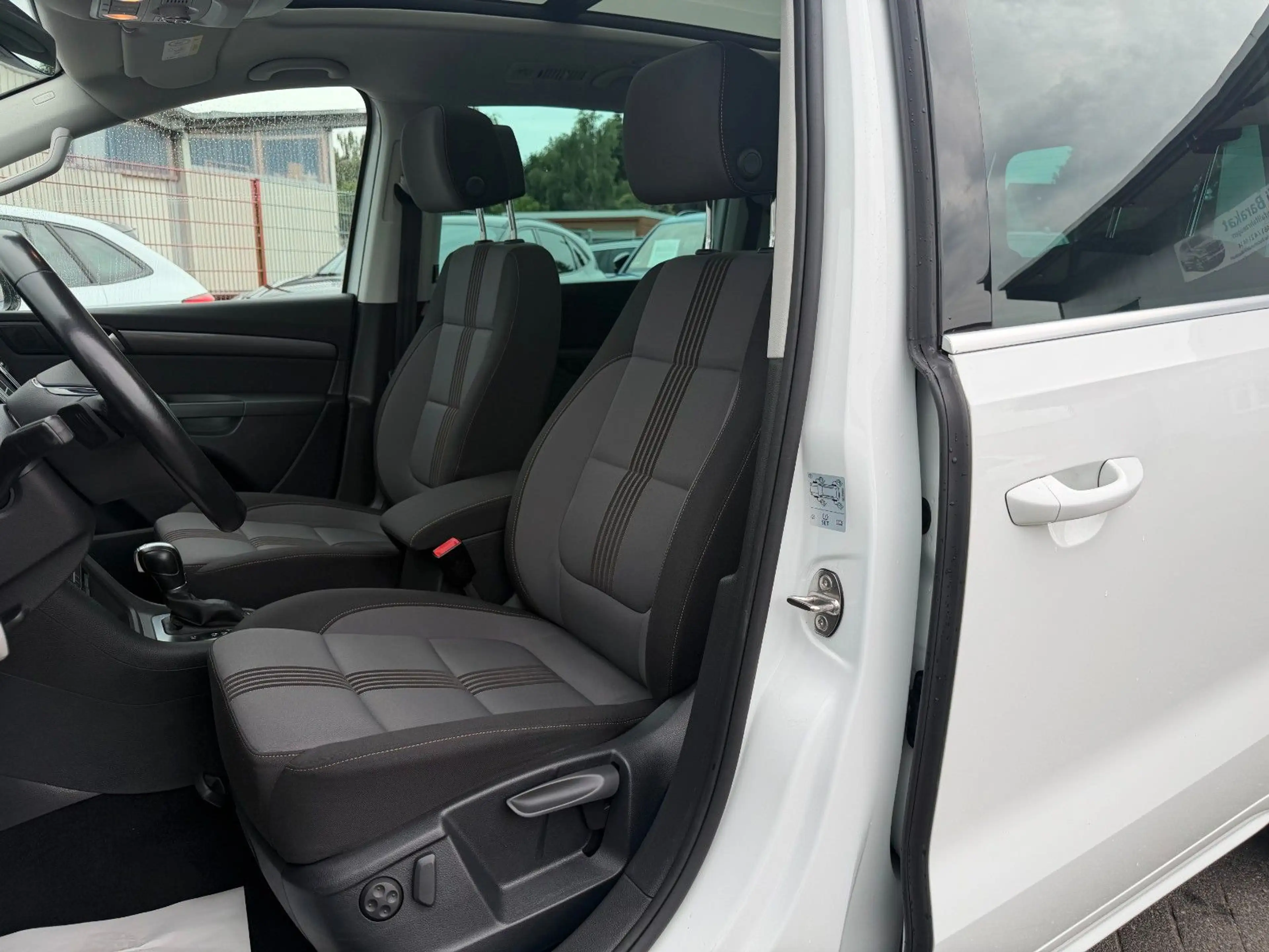 Volkswagen Sharan 2.0 TSI Allstar DSG PANO NAV SHZ ACC AHK — photo 12