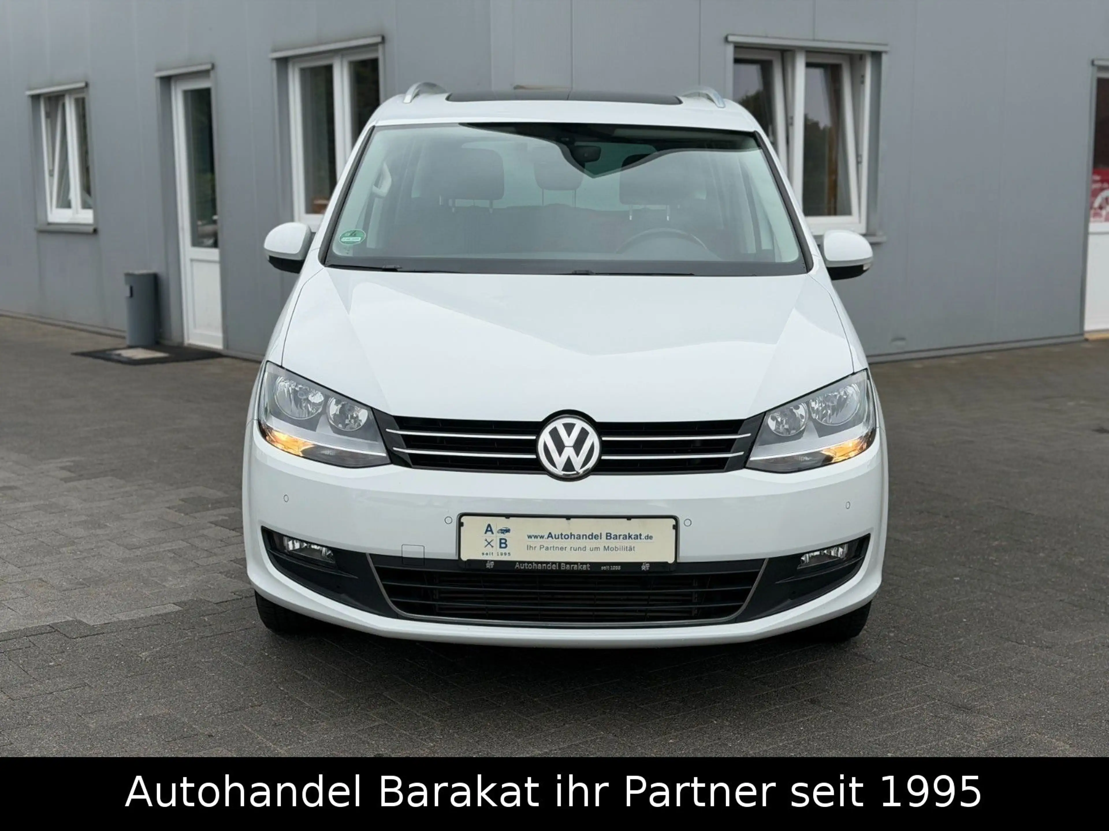 Volkswagen Sharan 2.0 TSI Allstar DSG PANO NAV SHZ ACC AHK — photo 2