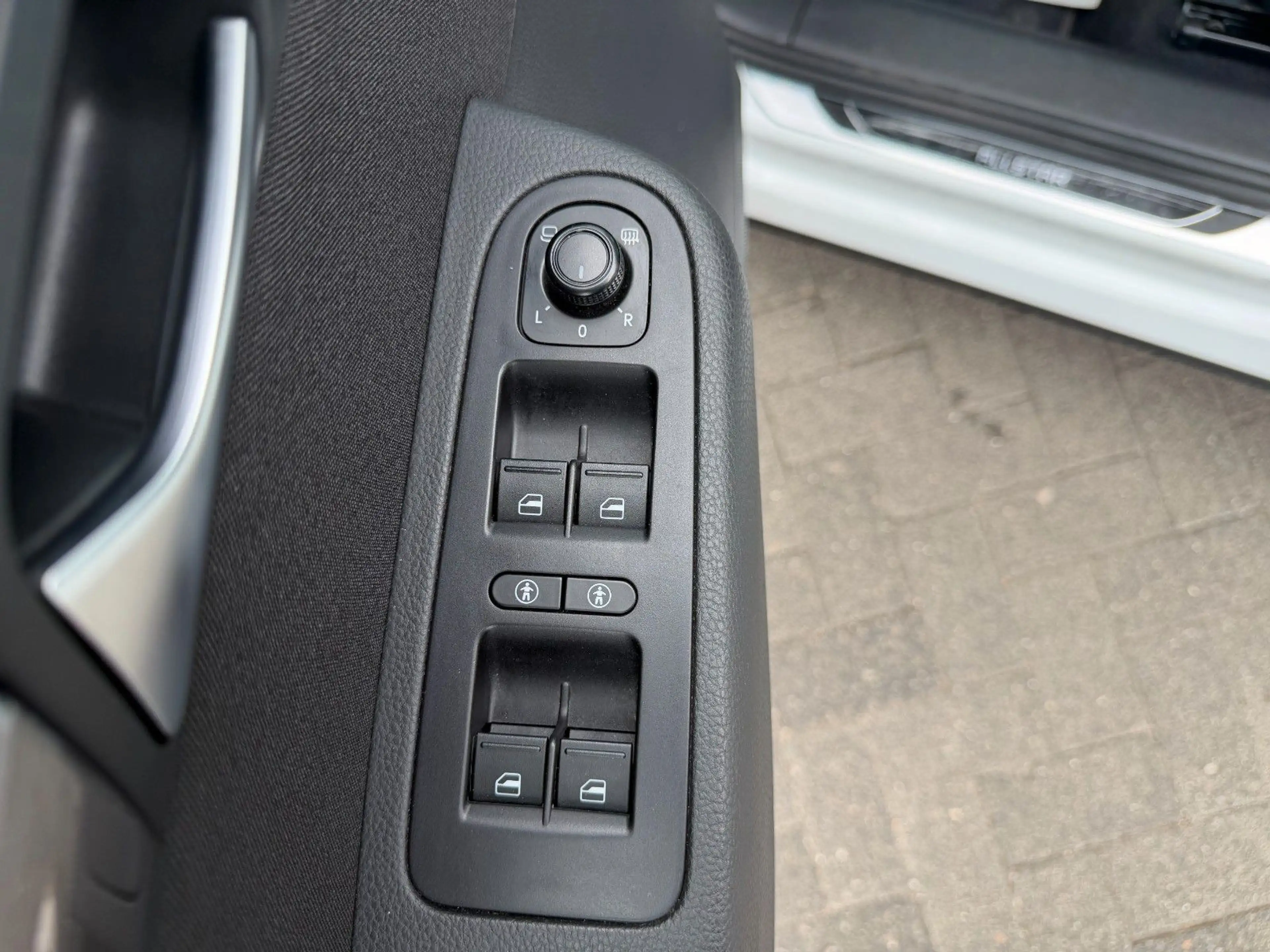 Volkswagen Sharan 2.0 TSI Allstar DSG PANO NAV SHZ ACC AHK — photo 15