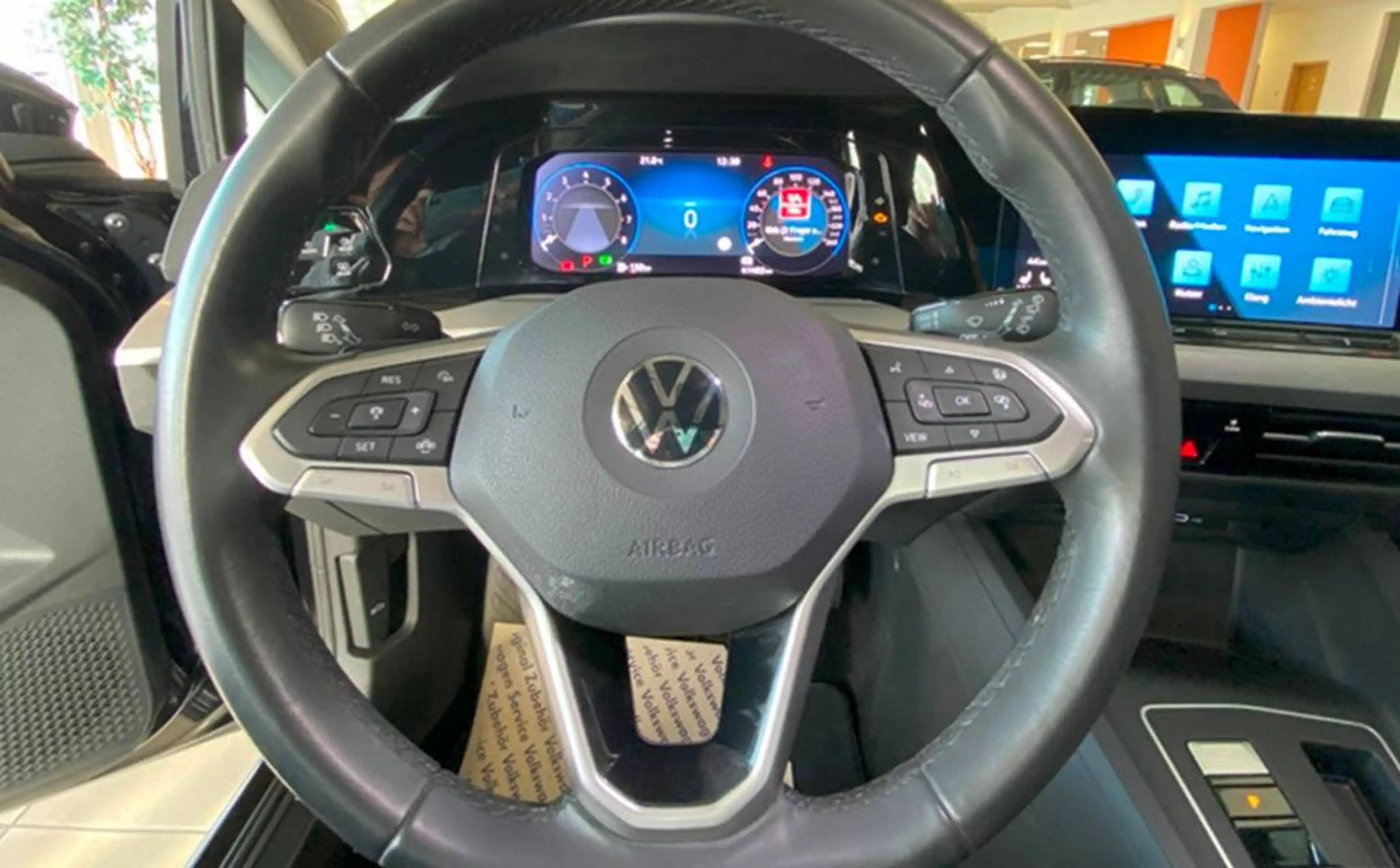 Volkswagen Golf Variant Life — photo 11