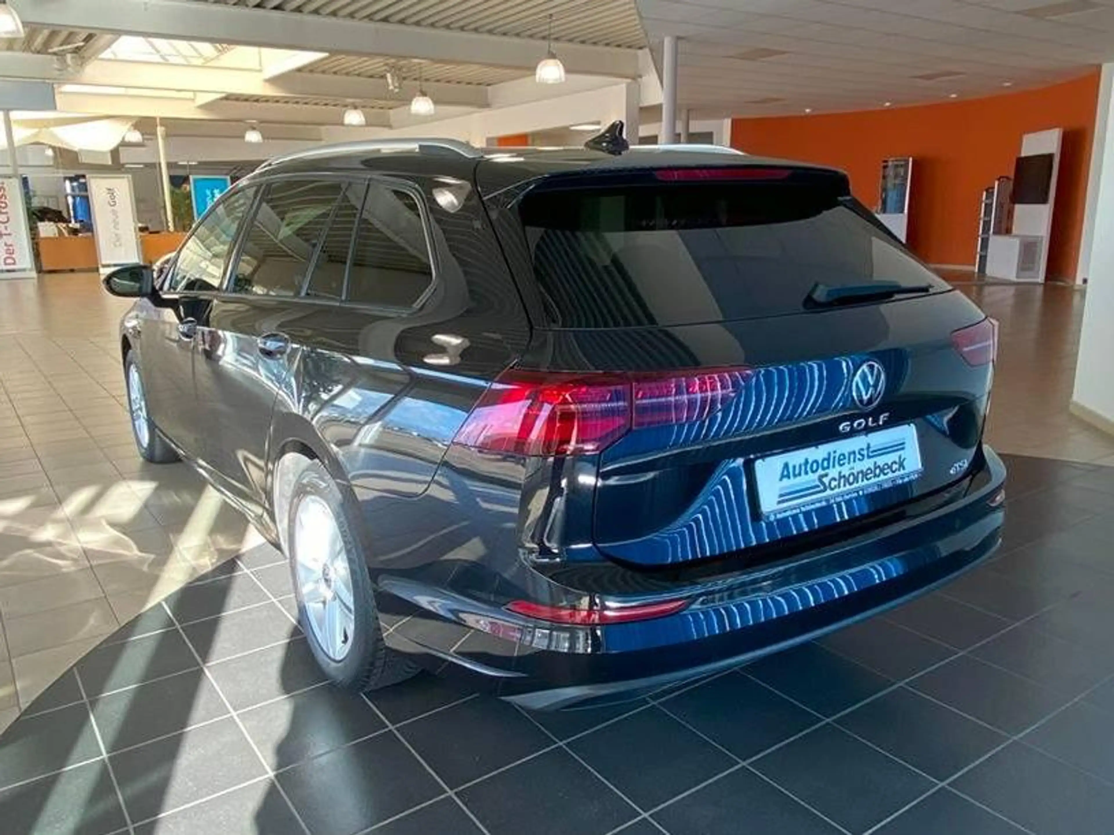 Volkswagen Golf Variant Life — photo 4