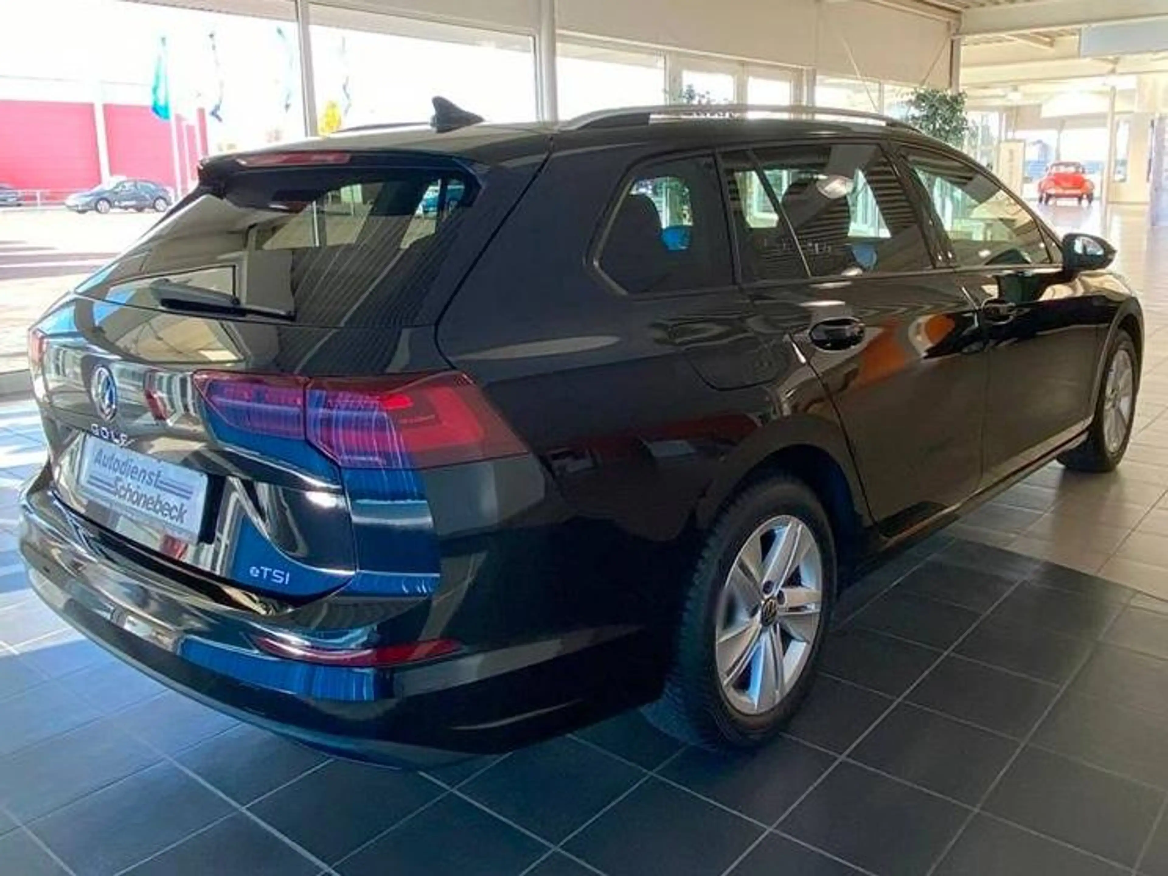 Volkswagen Golf Variant Life — photo 6