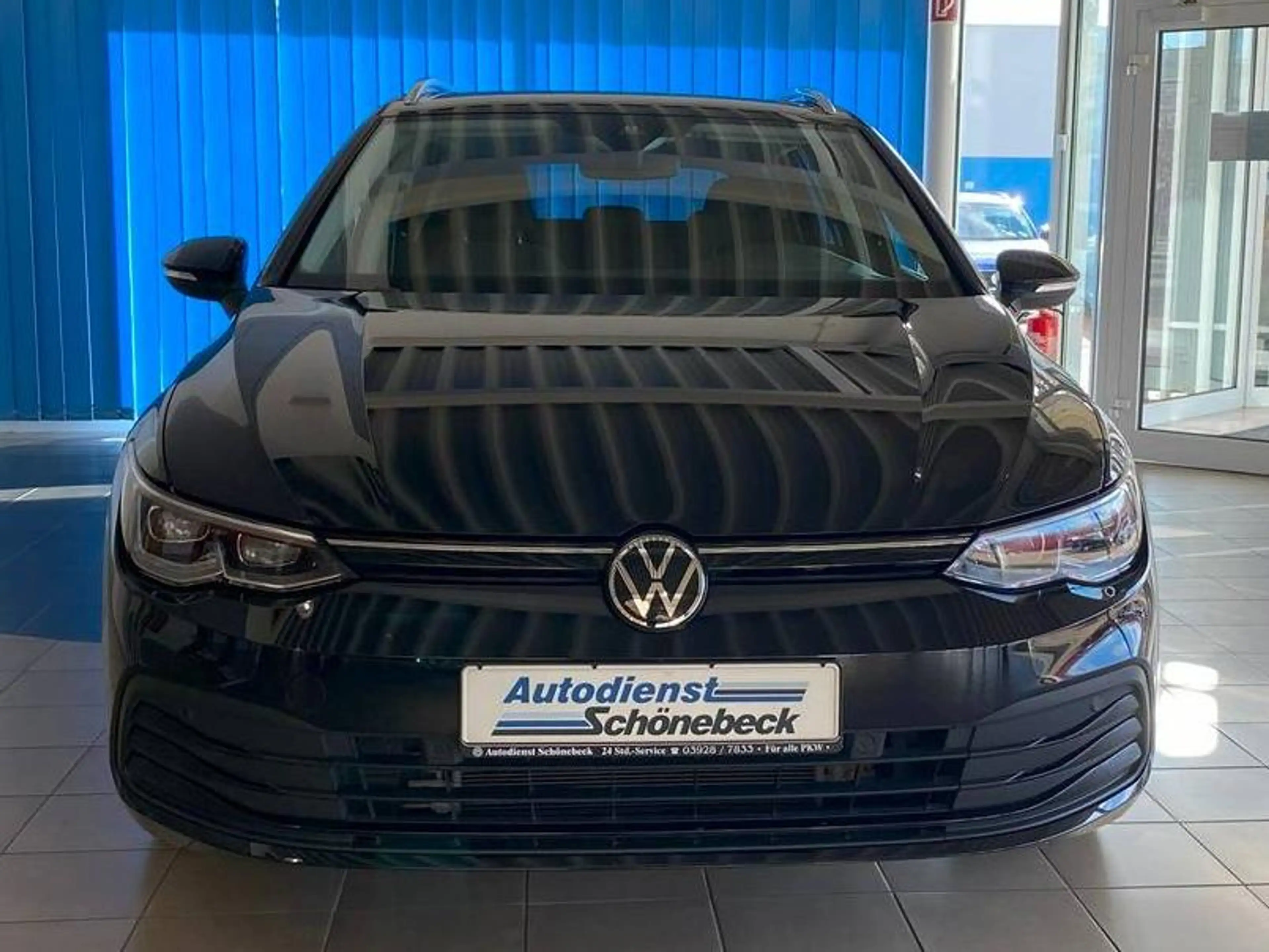 Volkswagen Golf Variant Life — photo 2