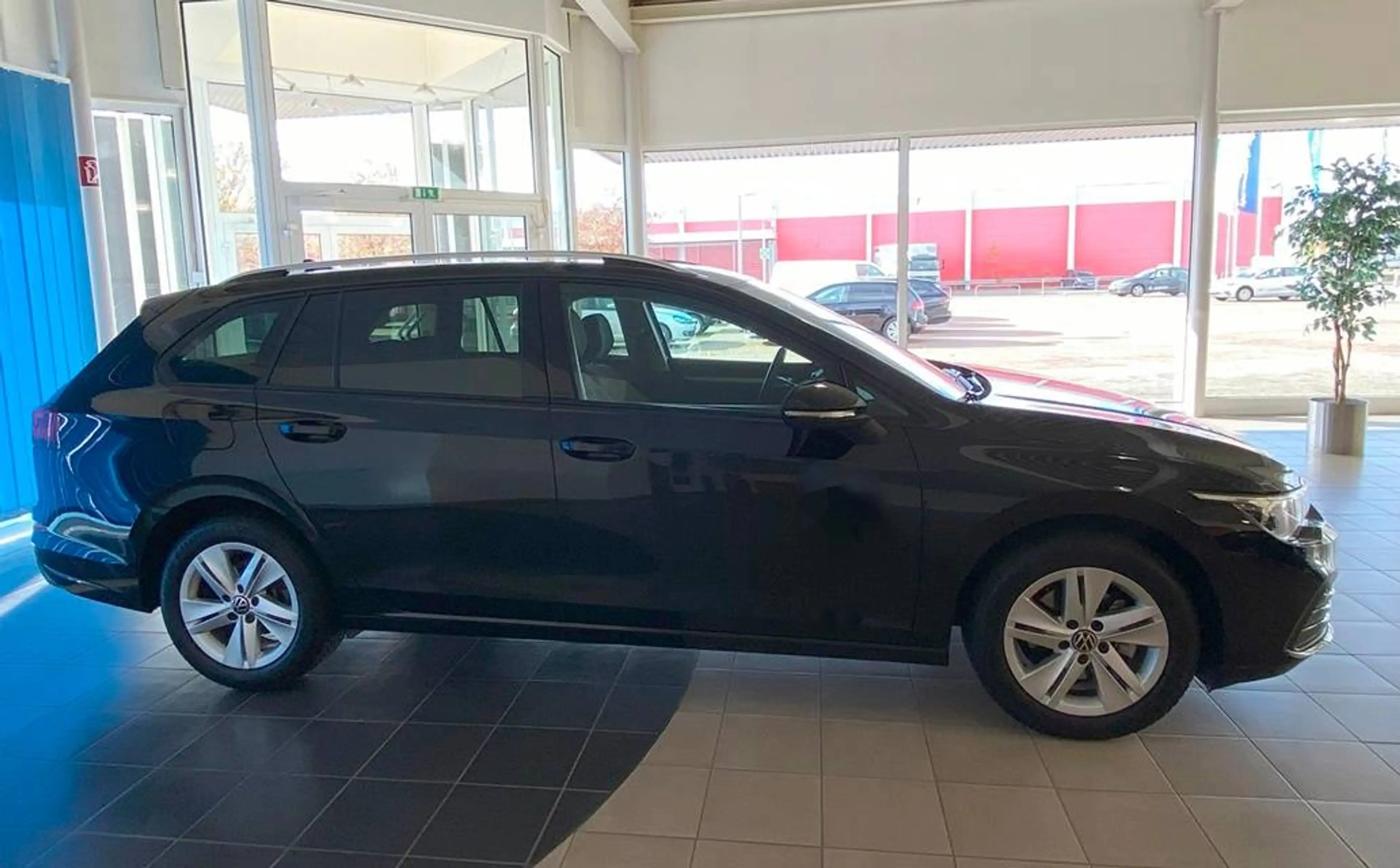 Volkswagen Golf Variant Life — photo 7