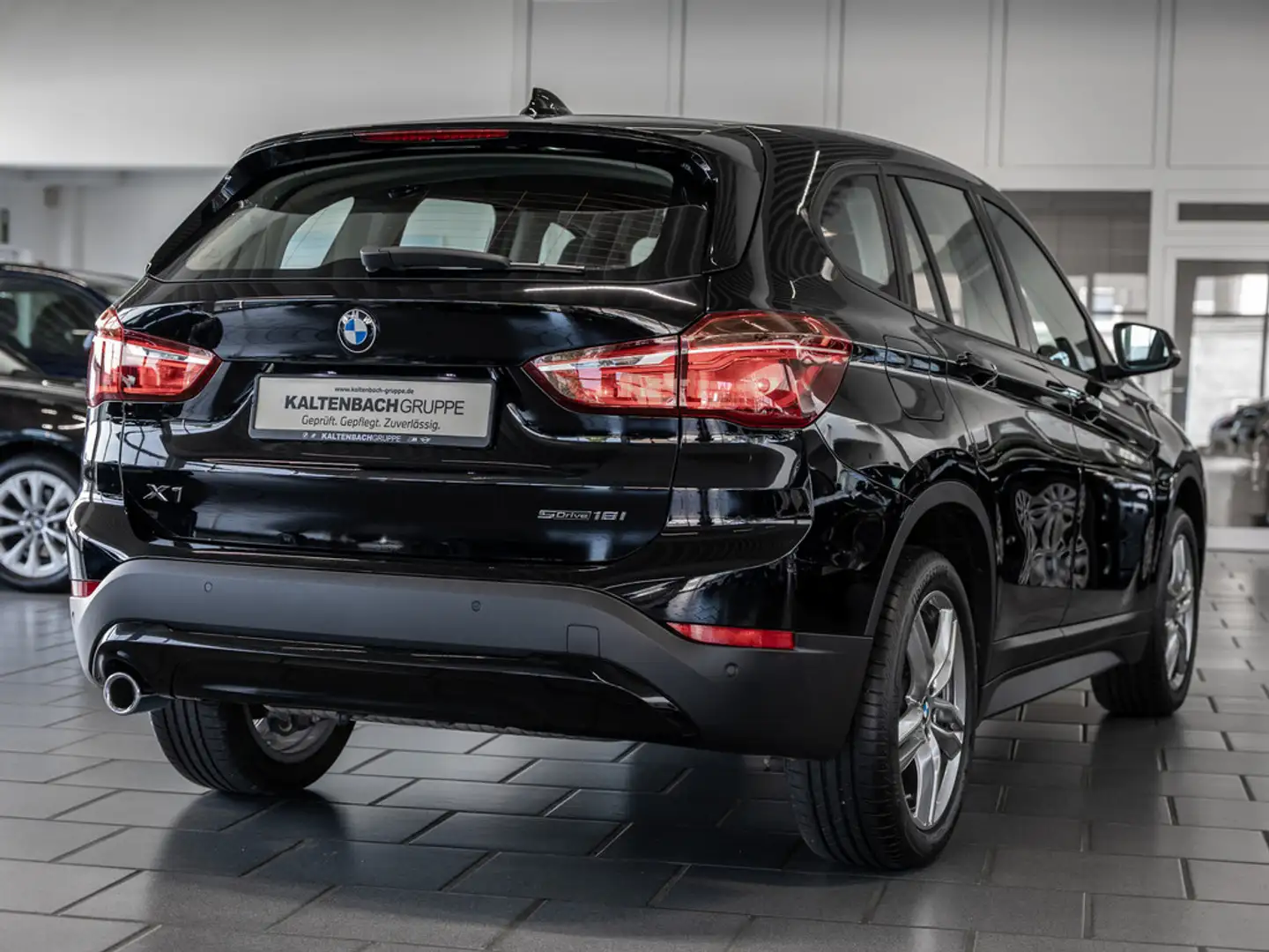 BMW X1 sDrive18i Advantage FACEL. AHK NAVI SHZ Noir - 2