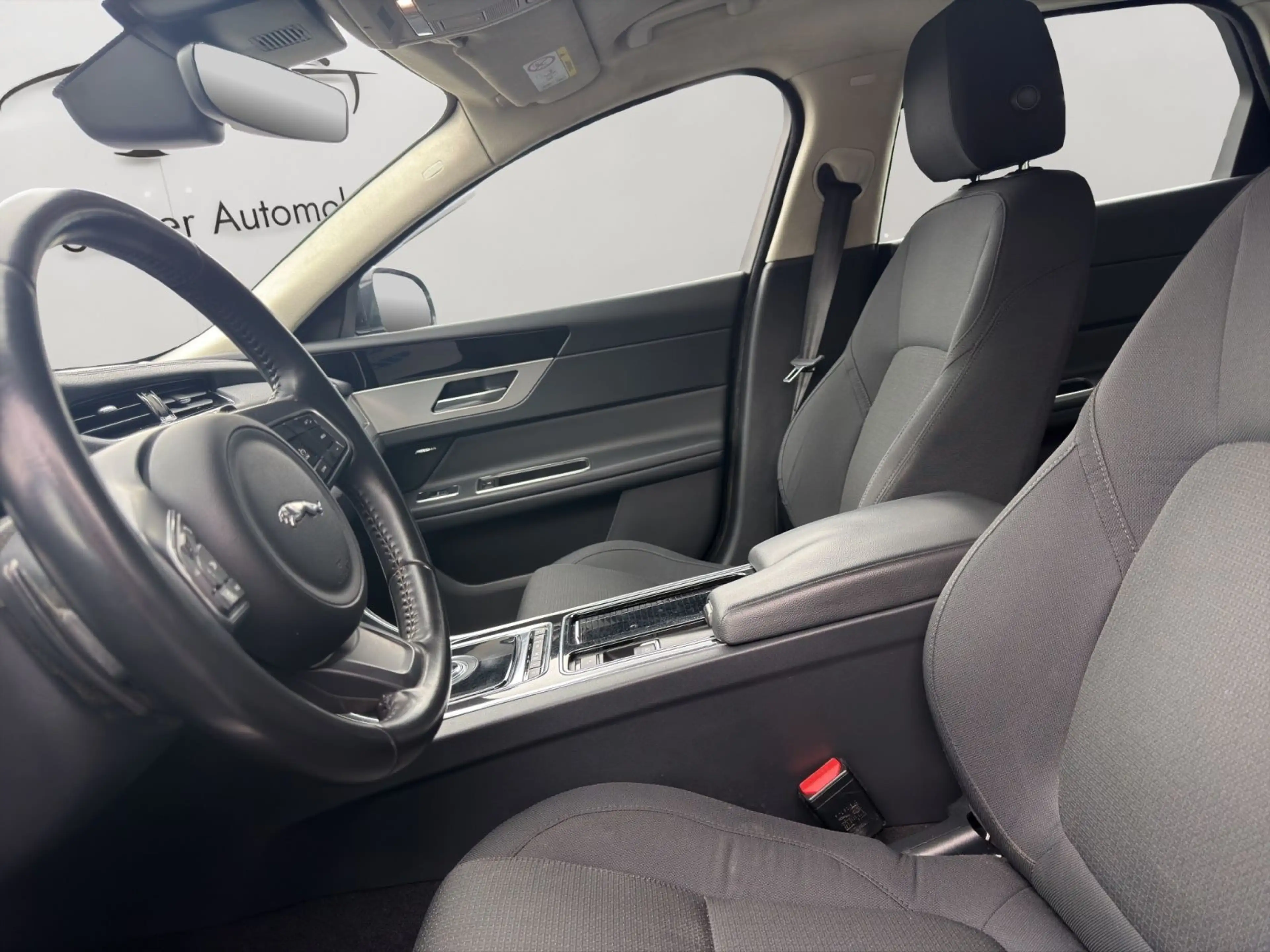 Jaguar XF Sportbrake Pure/Navi/Cam/Shz/Tmp/Ahk — photo 13
