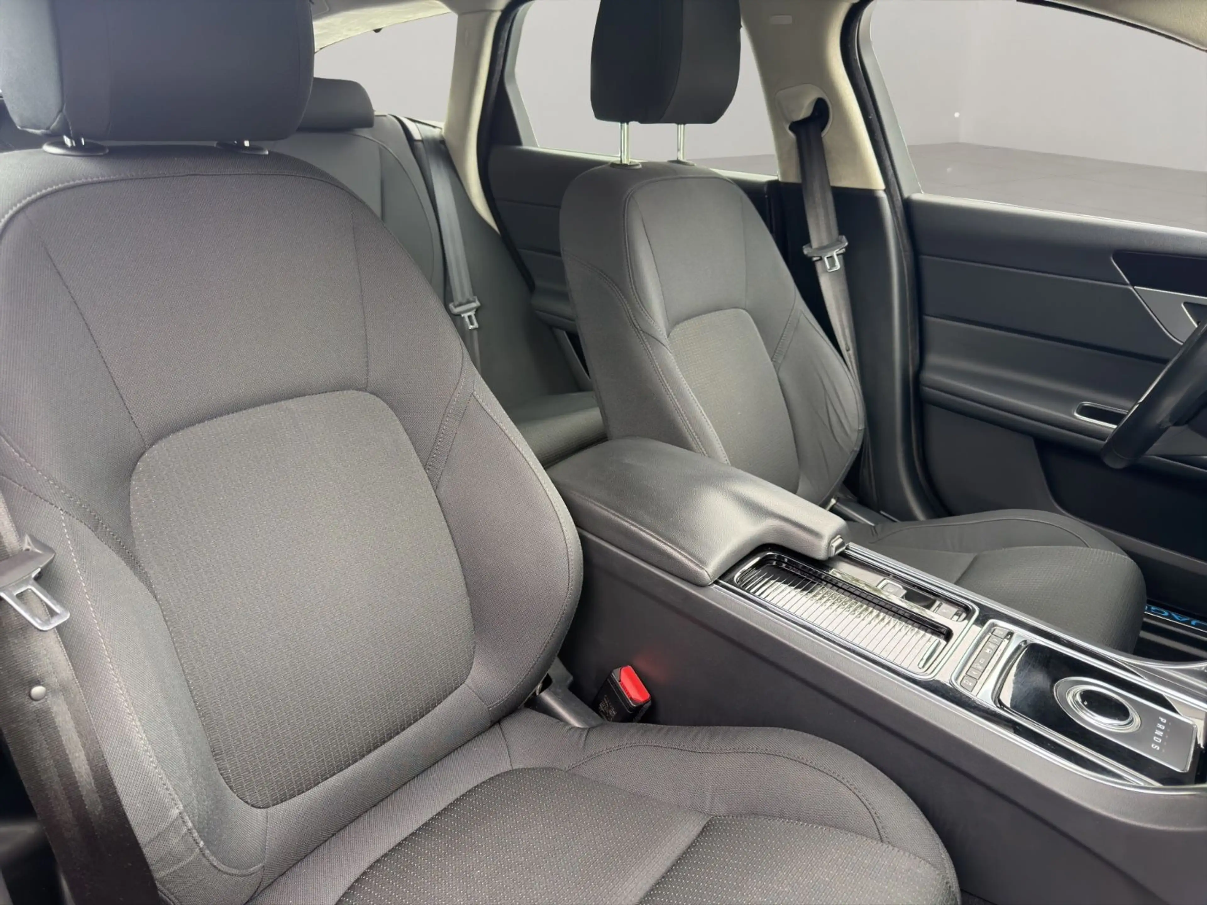 Jaguar XF Sportbrake Pure/Navi/Cam/Shz/Tmp/Ahk — photo 15