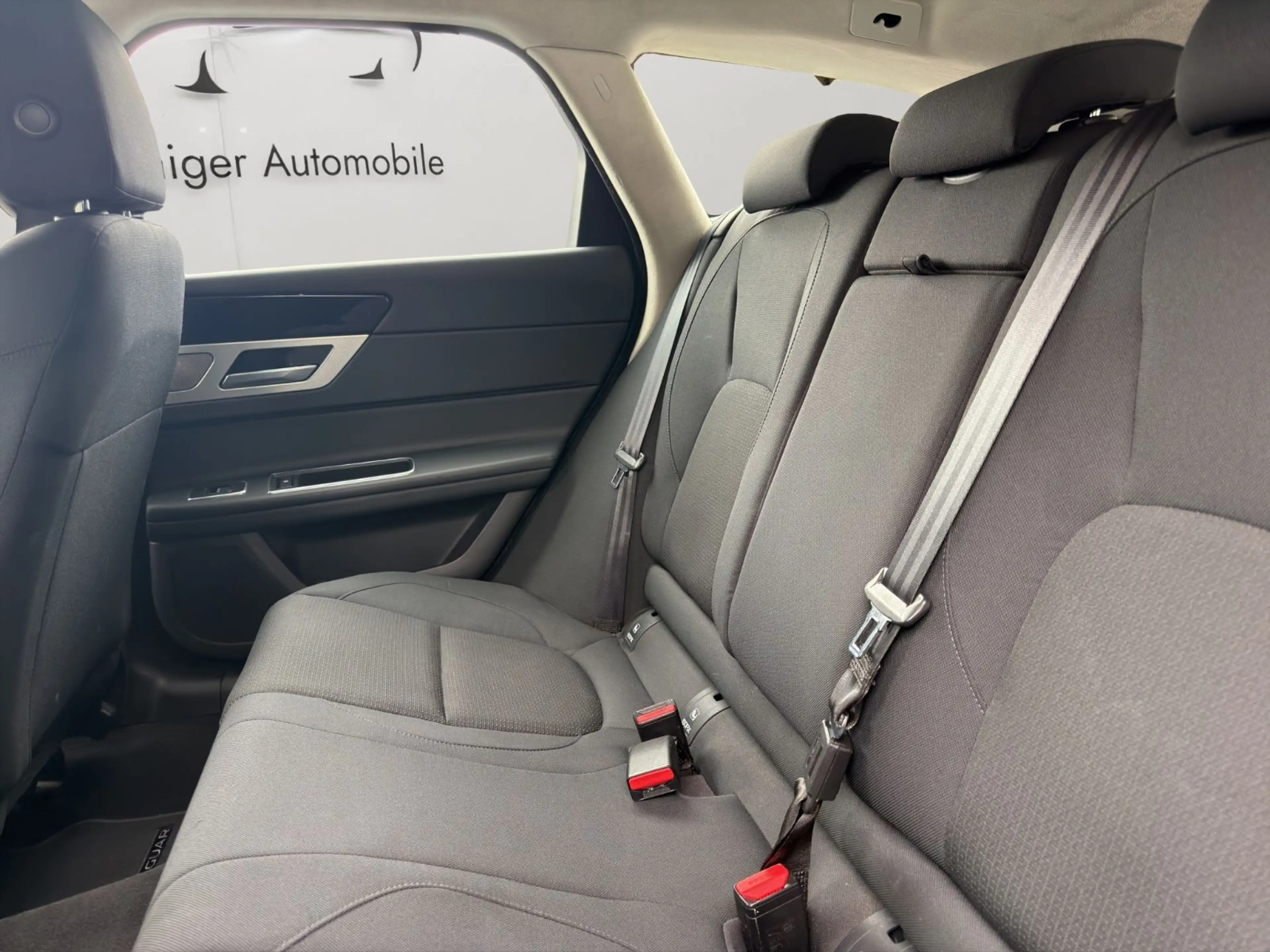 Jaguar XF Sportbrake Pure/Navi/Cam/Shz/Tmp/Ahk — photo 14