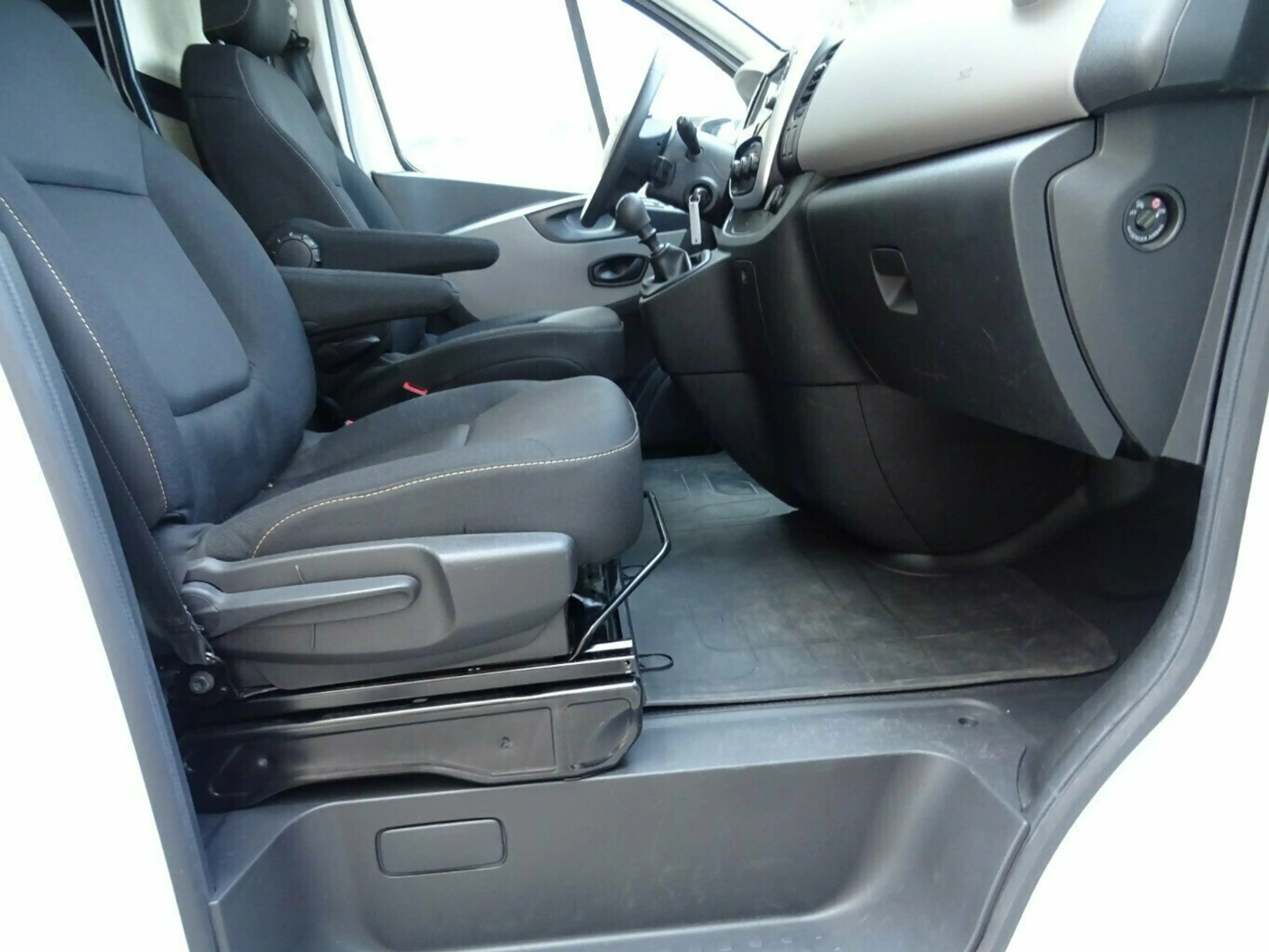 Renault Trafic 1,6 dCi 125 Energy L2H2 Hochdach Kasten,Komfort — photo 5