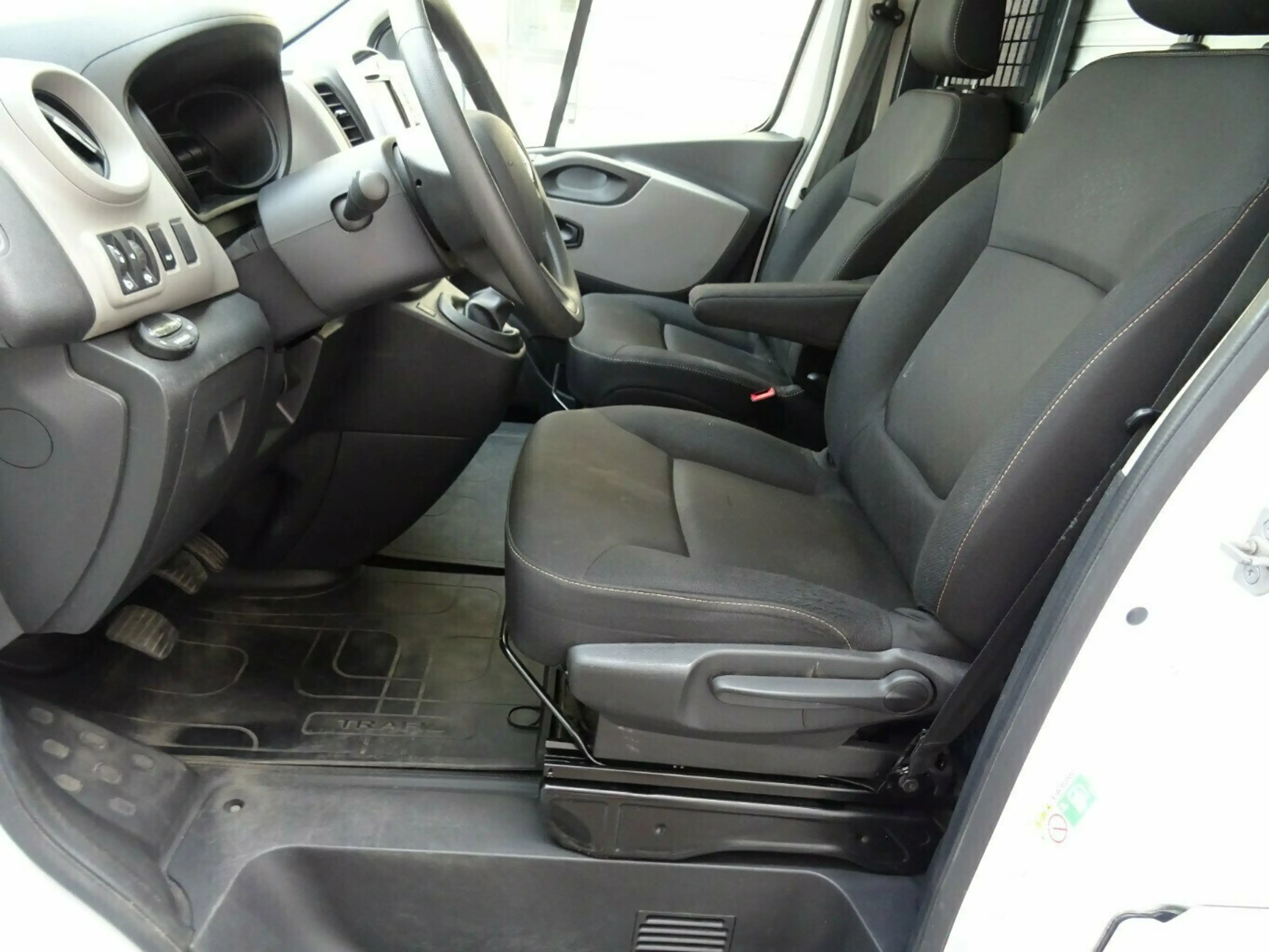 Renault Trafic 1,6 dCi 125 Energy L2H2 Hochdach Kasten,Komfort — photo 4