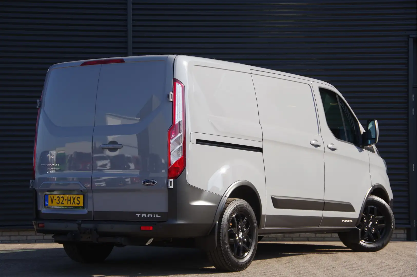 Ford Transit Custom 300 2.0 TDCI Trail 130PK, NARDO GREY, TREKHAAK, LE Grijs - 2
