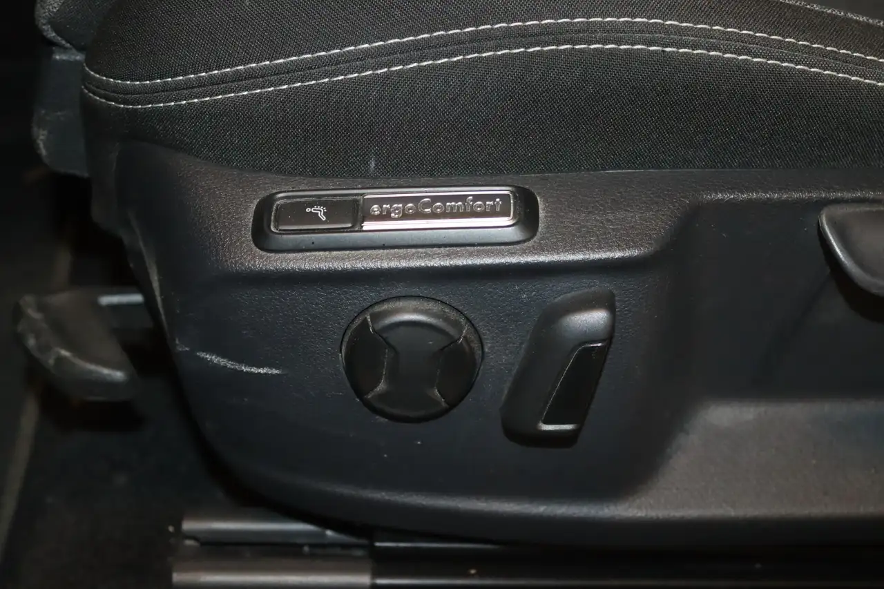 Volkswagen Passat 2.0 TDI Business Virt.-Navi-AHK-LED-HUD-, миниатюра 5