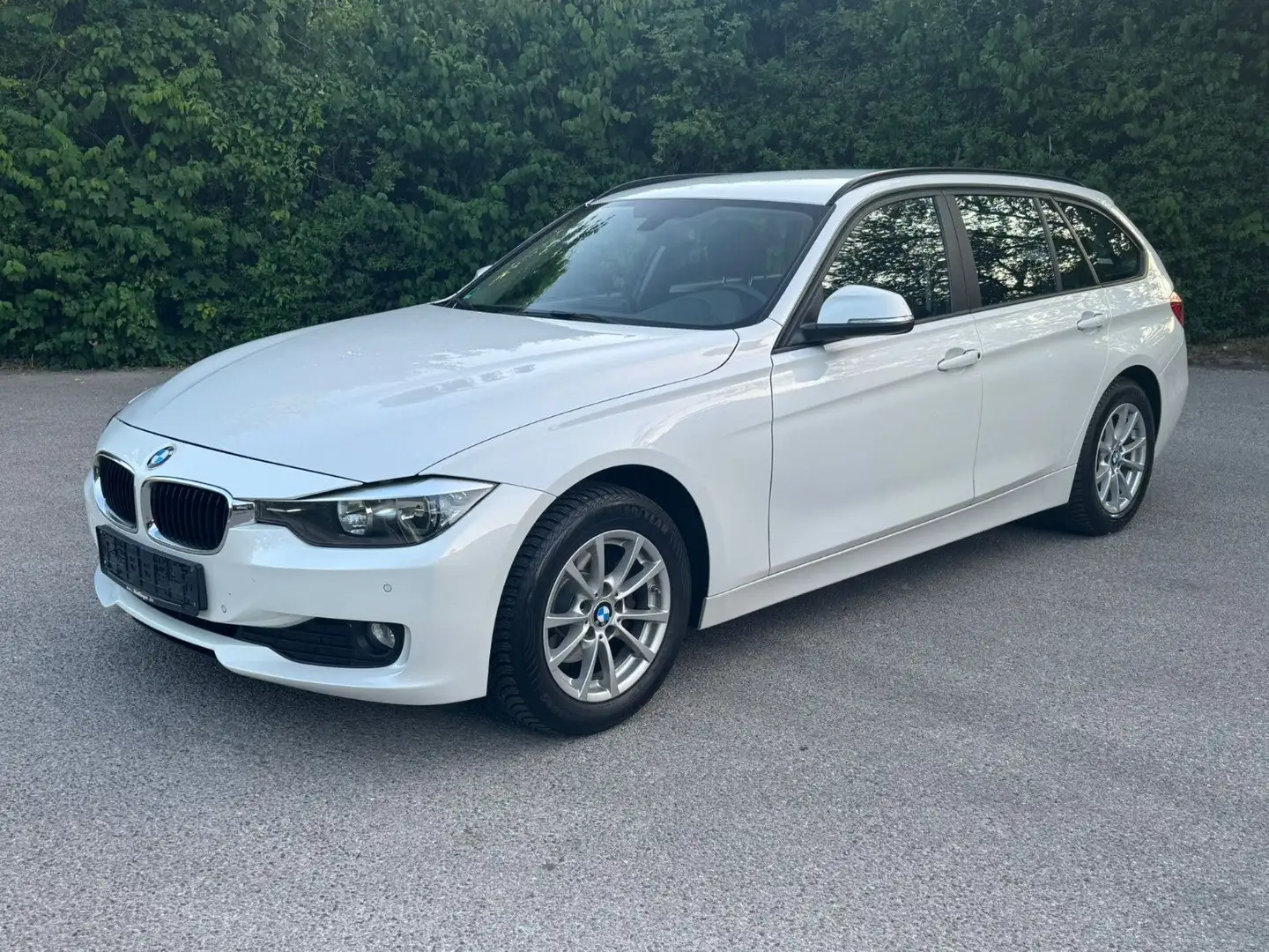 BMW 318 d Touring Baureihe 3er Sport-Line Automatik Weiß - 1