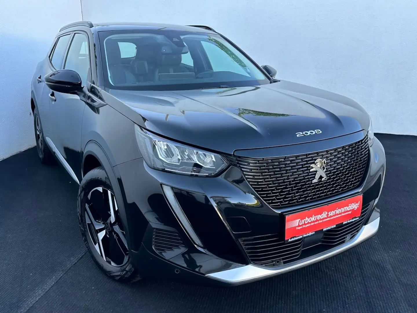 Peugeot 2008 e- Allure 54kWh CCS-Lader WÄRMEPUMPE Schwarz - 1