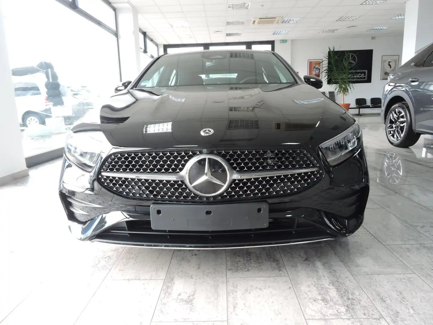 Mercedes-Benz A 180 A 180 Automatic Advanced Plus AMG Line Noir - 2