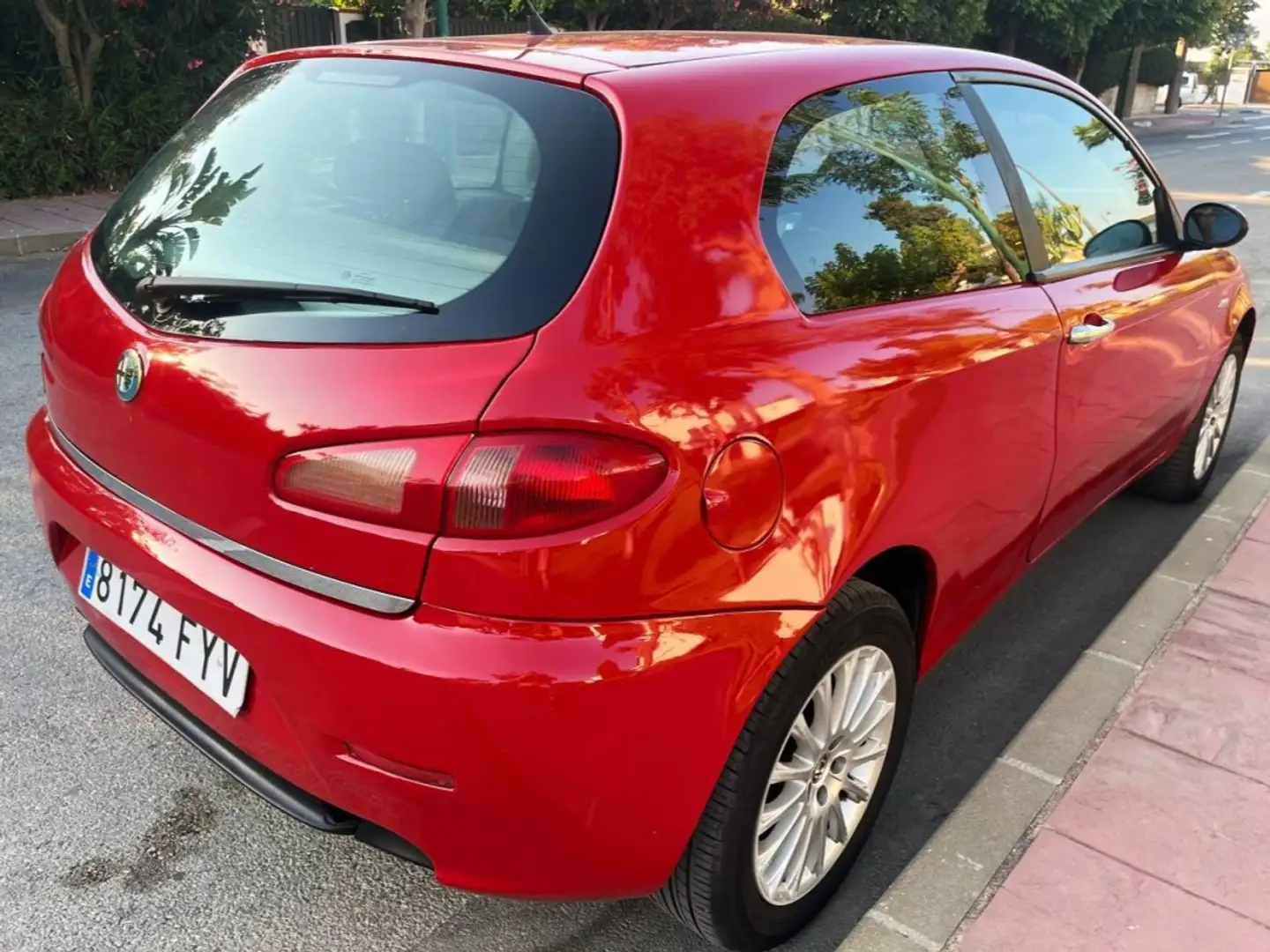 Alfa Romeo 147 1.6 TS Distinctive 105 Rojo - 2