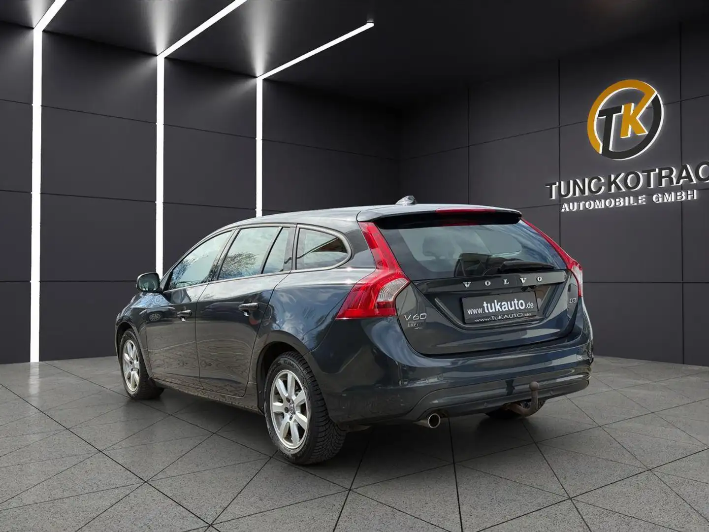 Volvo V60 D3 Linje Business|ACC|BLIS|CAM|BI XEN|AHK+++ Grau - 2