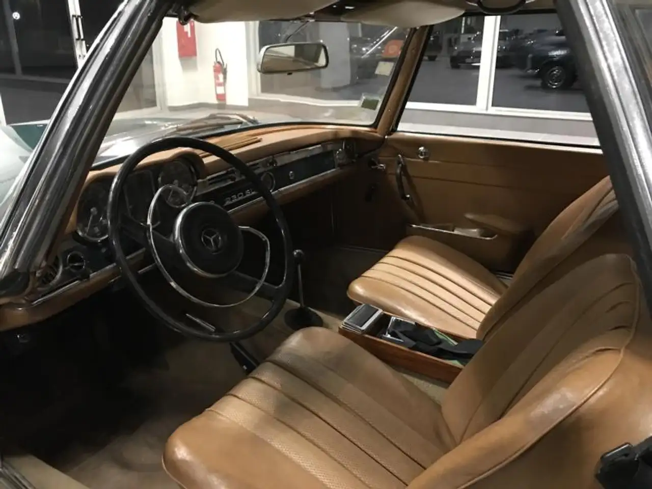 Mercedes-Benz 230, foto 3