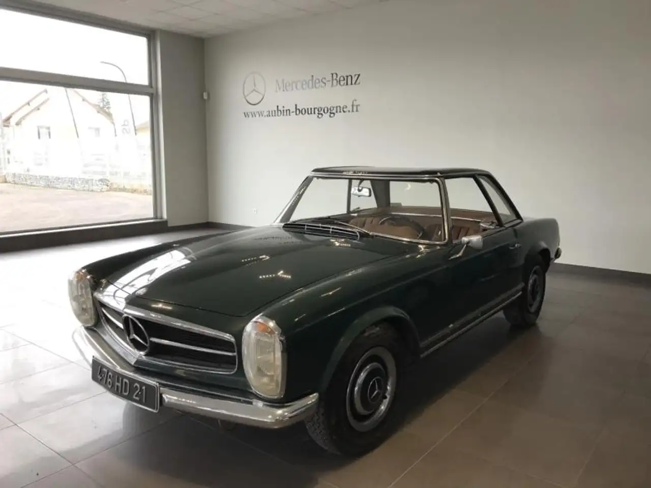 Mercedes-Benz 230, foto 1