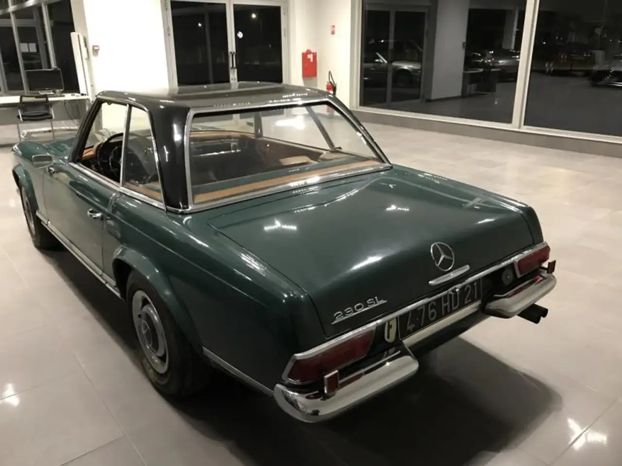 Mercedes-Benz 230, foto 2