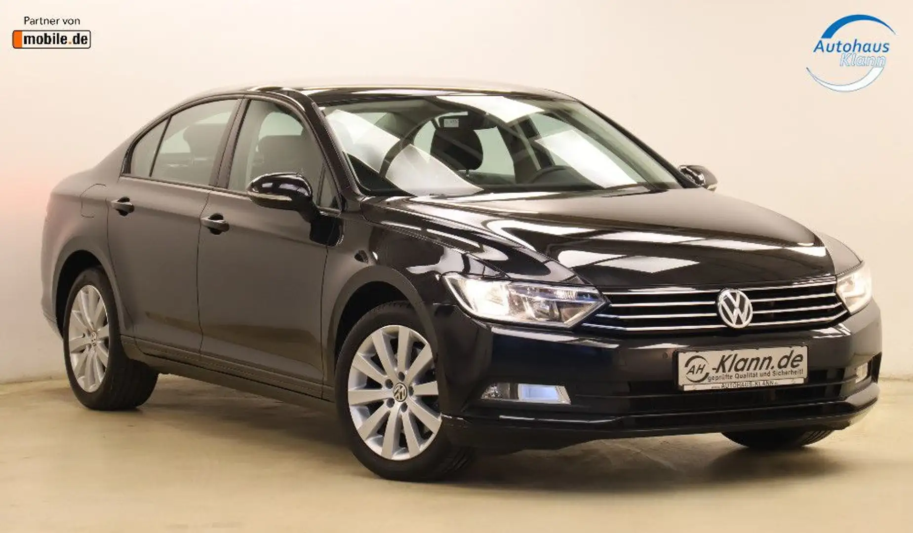 Volkswagen Passat 1.4TSI 125PS BMT Navi SHZ PDC AHK 1.Hand Schwarz - 1