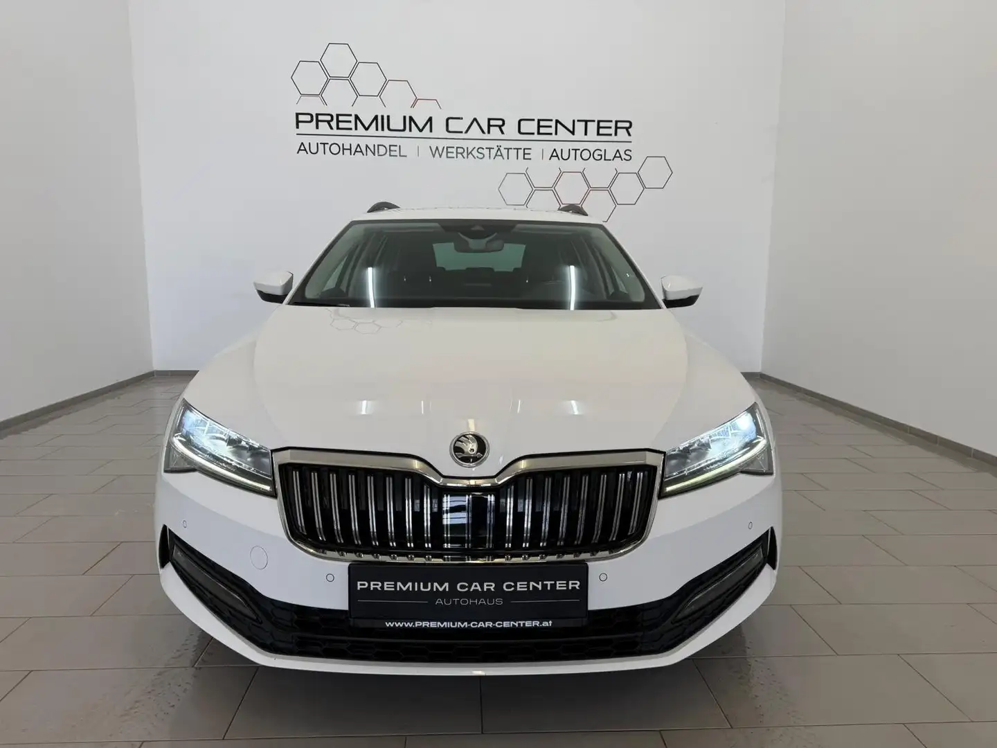 Skoda Superb Kombi 2,0 TDI Business DSG VOLL-LED / SPORTSITZE Weiß - 2