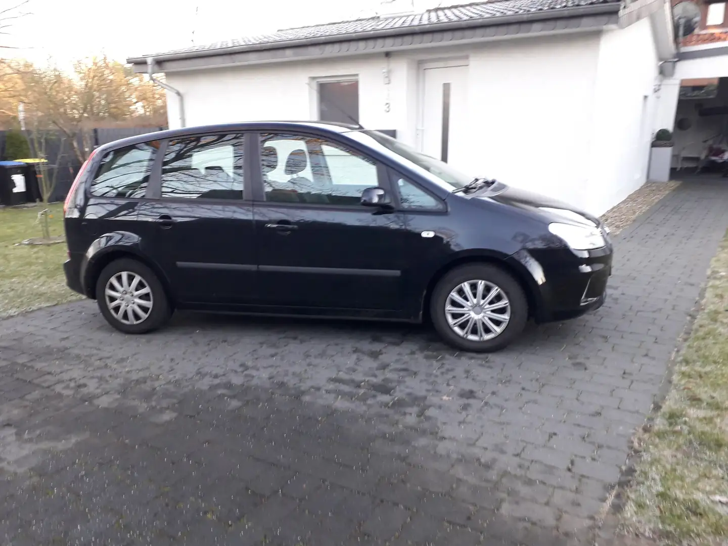 Ford C-Max 1.6i16V TÜV 01/2028 NEU SERVO ZV ABS KLIMA AHK Schwarz - 2