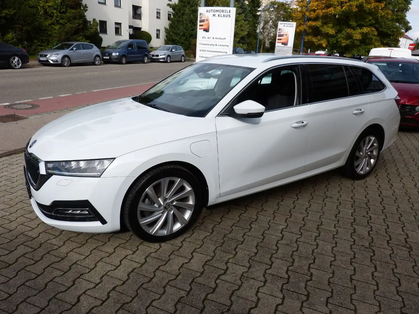 Skoda Octavia Hybrid Style iV ACC NAVI LED SHZ PDC Weiß - 1