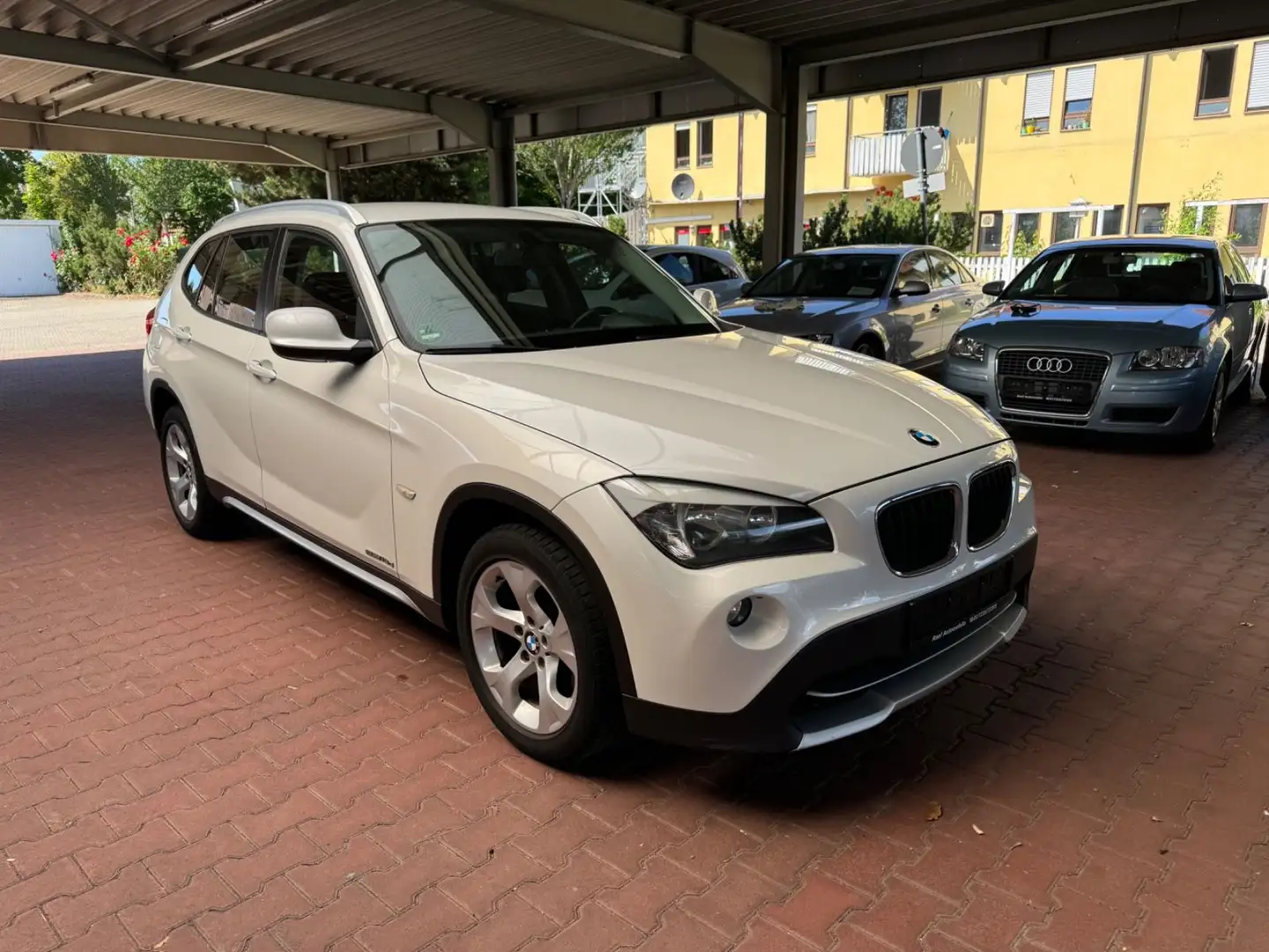 BMW X1 Baureihe X1 sDrive 18d X Line Weiß - 1