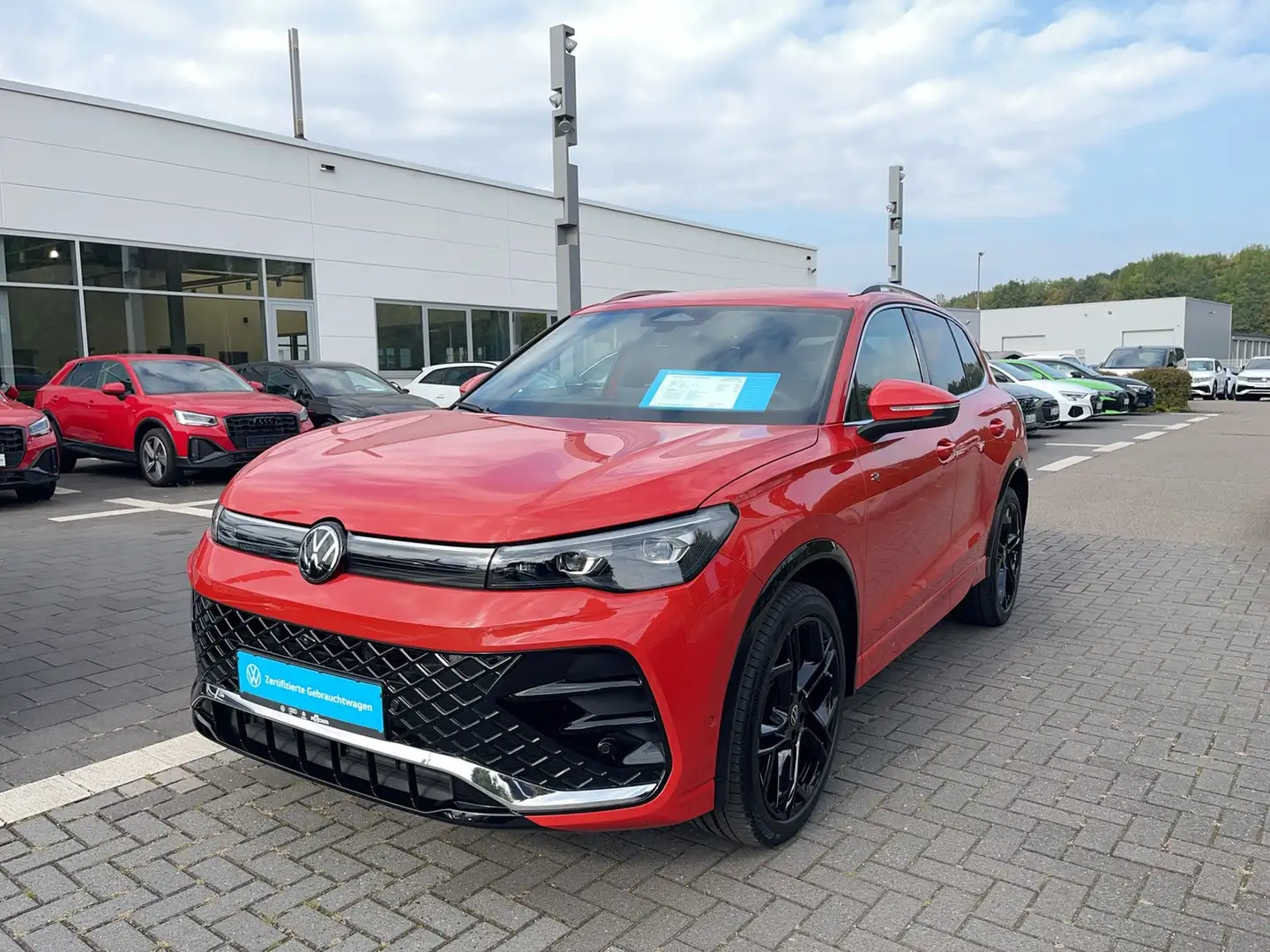 Volkswagen Tiguan III 1.5 eTSI R-Line Leder IQ 360 AHK LM20 Rot - 1