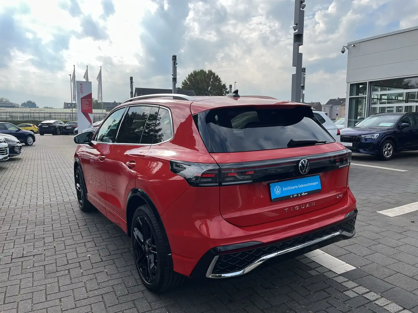 Volkswagen Tiguan III 1.5 eTSI R-Line Leder IQ 360 AHK LM20 Rot - 2