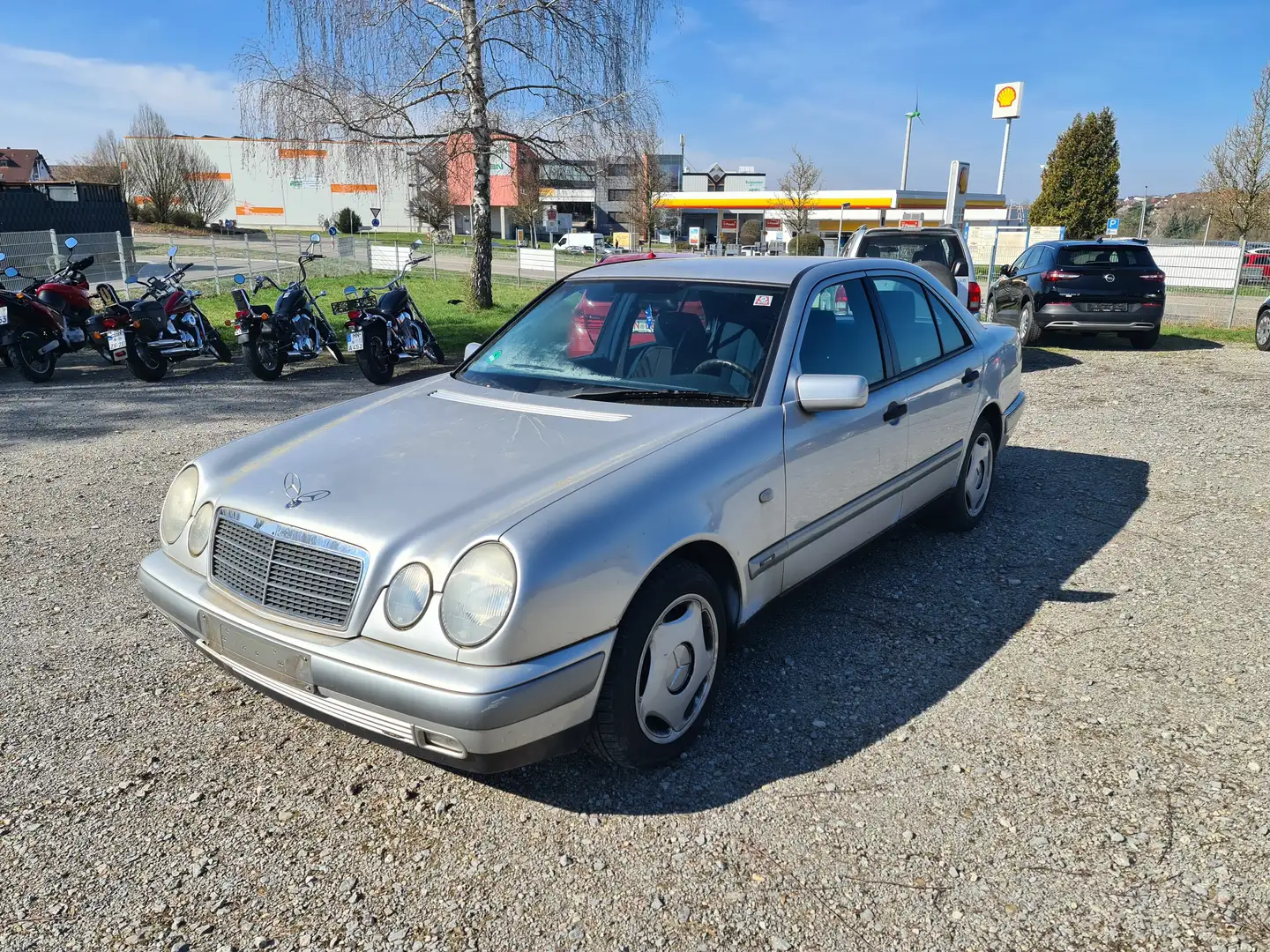 Mercedes-Benz E 280 Classic siva - 1