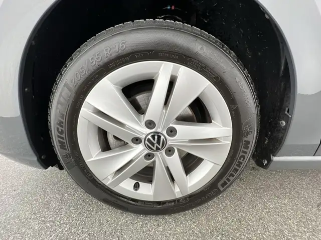 Volkswagen Golf view 6