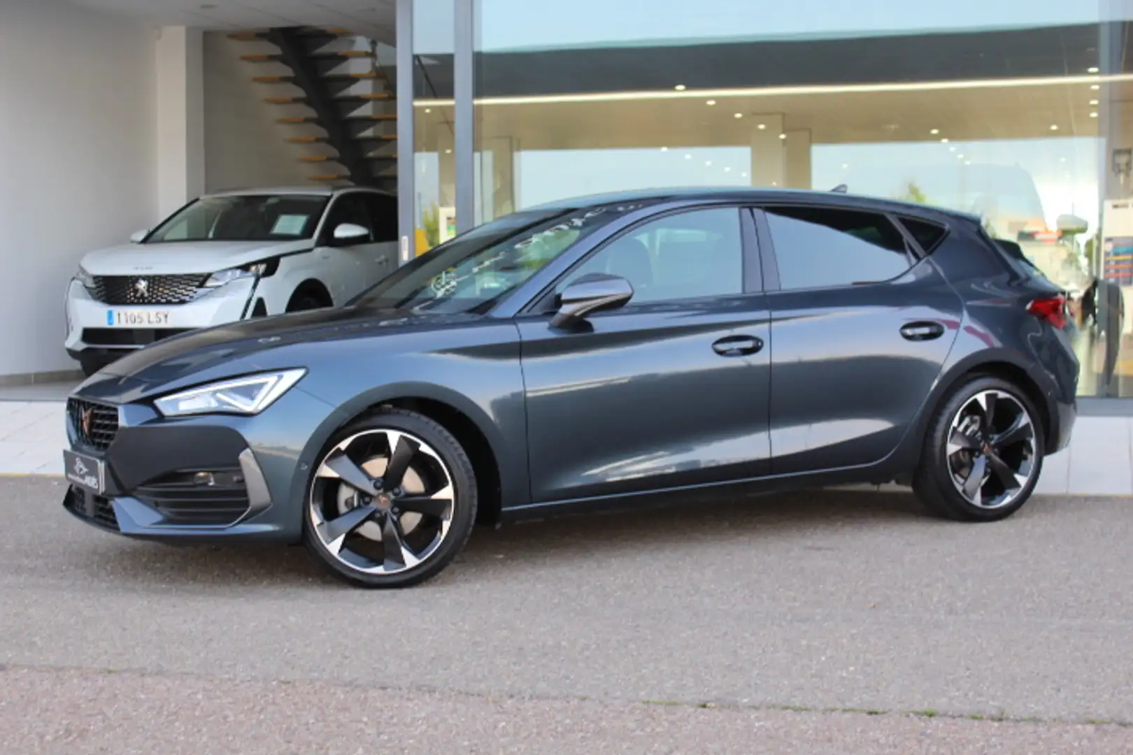 CUPRA Leon 1.5 ETSI DSG 110Kw Grau - 2