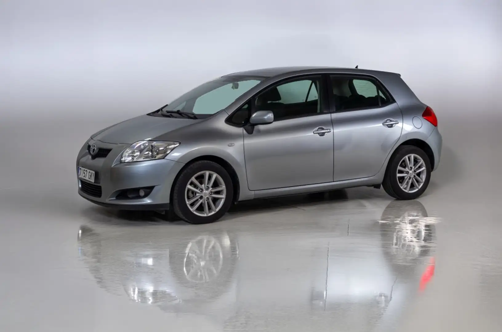 Toyota Auris 1.33 VVT-i Gris - 1