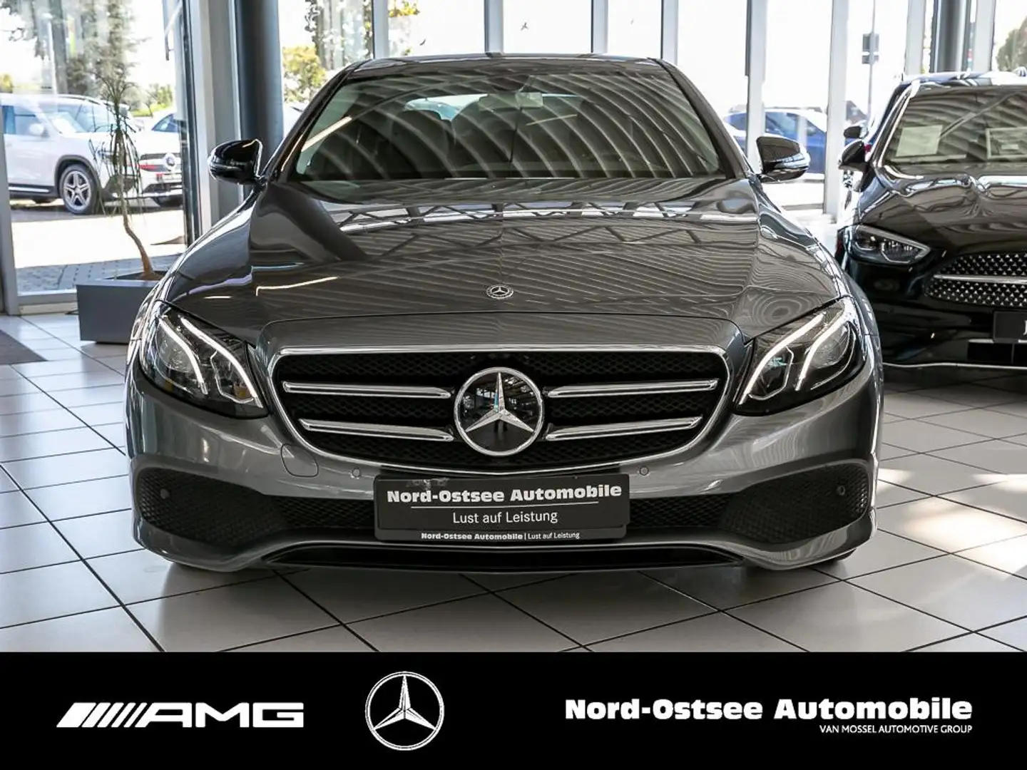 Mercedes-Benz E 200 d AVANTGARDE NIGHT KAMERA NAVI AHK DISTRO Gris - 2