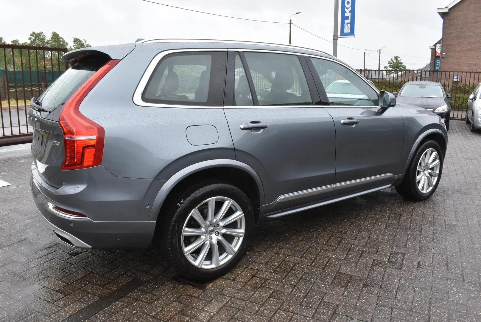 Volvo XC90 2.0 D4 Inscription 7PL Geartronic **12M GARANTIE** Gris - 2