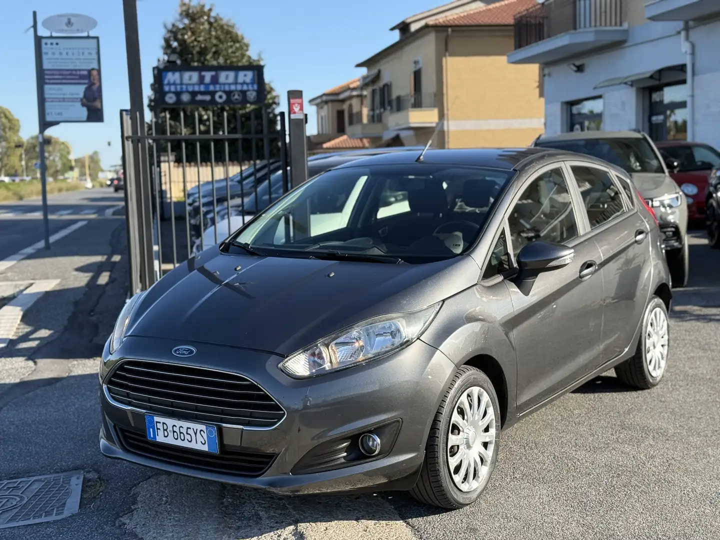 Ford Fiesta 1.4 GPL della Casa Vettura 5 Porte 1 Proprietaria Gris - 1