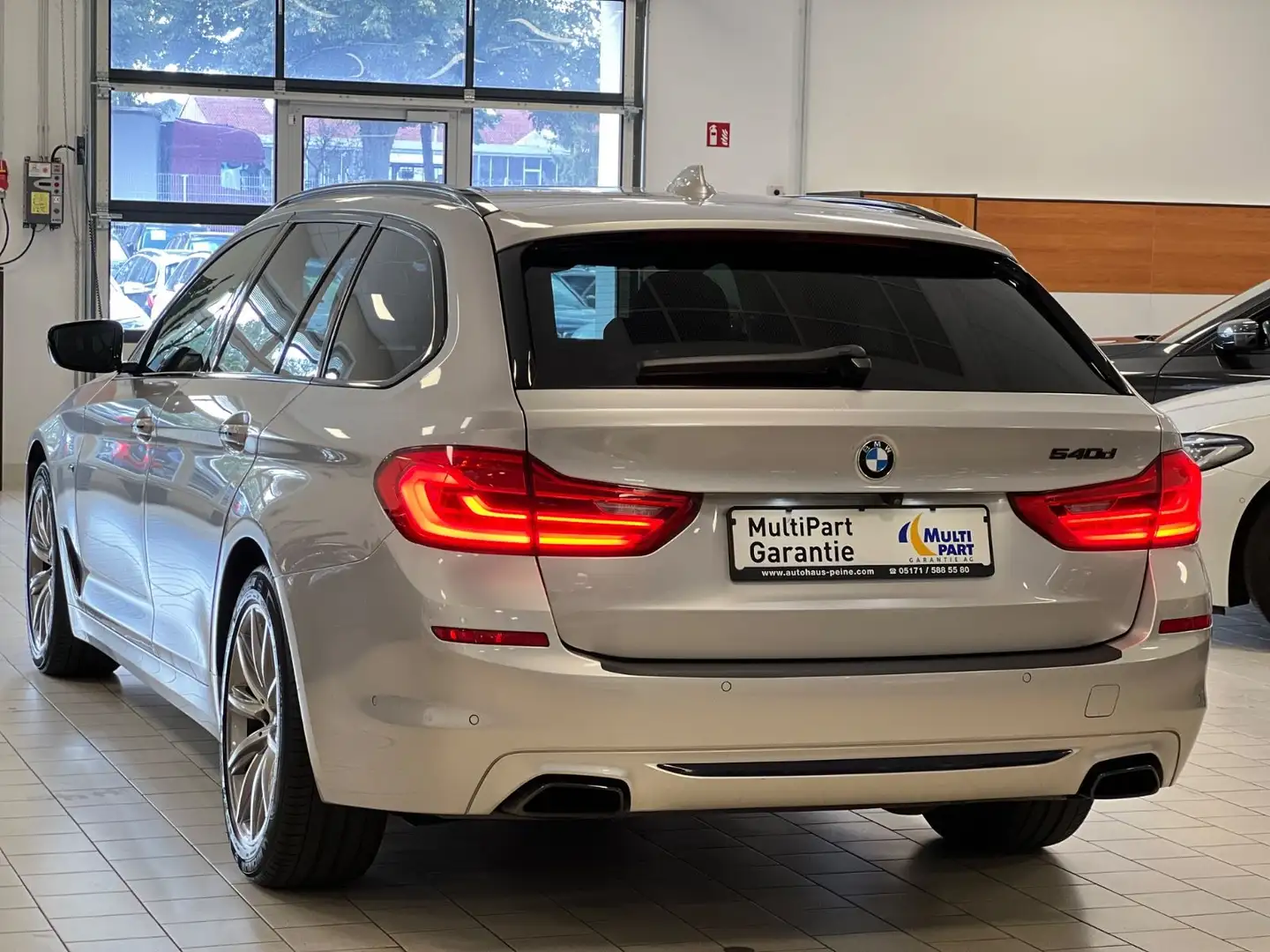 BMW 540 dxD/Aut/NaviBus/LED/KomfortStz/St&G/SportLine Silber - 2